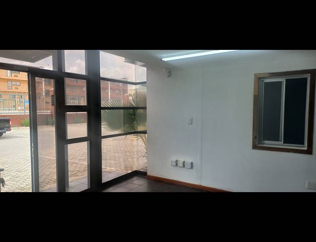 617M² MINI FACTORY TO LET IN LASER PARK